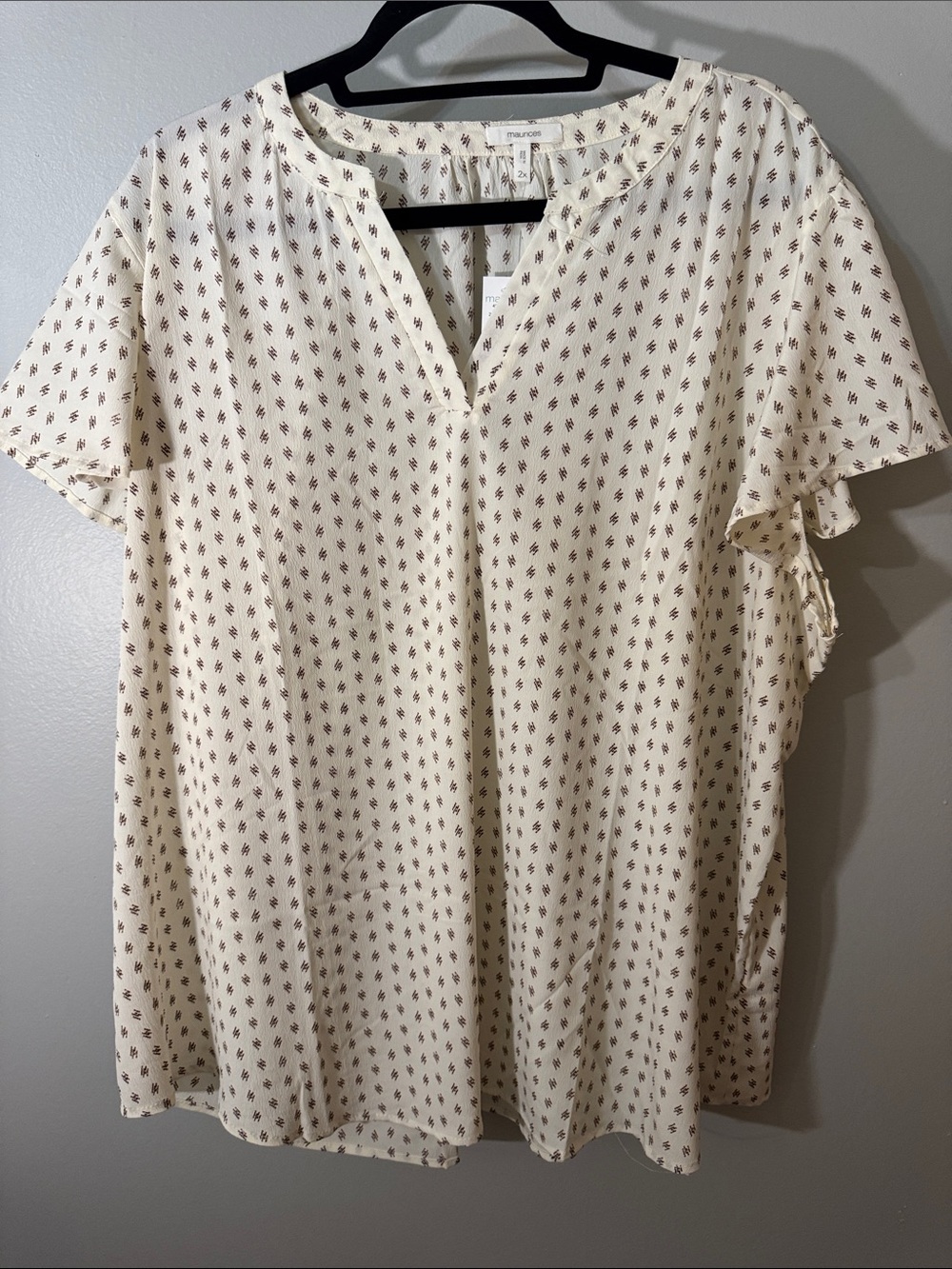 Maurices Cream Short-Sleeve Printed V-Notch Blouse